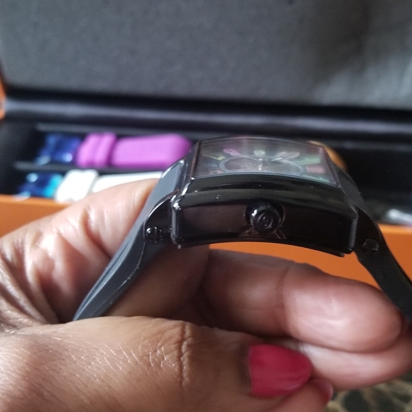 STUHRLING LADIES WATCH - Picture 4 of 8